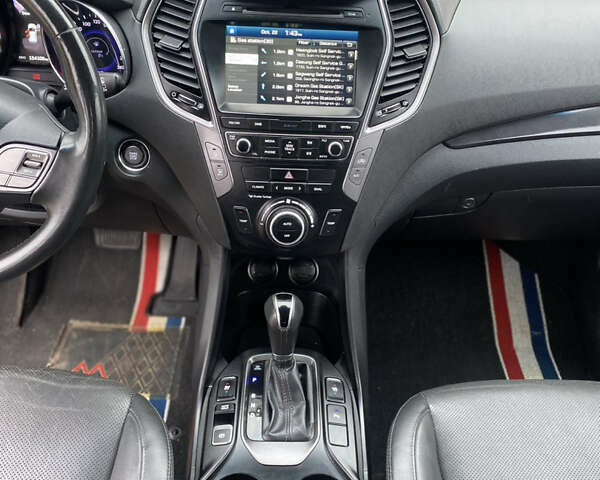 Серый Хендай Санта Фе, объемом двигателя 2 л и пробегом 153 тыс. км за 17500 $, фото 8 на Automoto.ua