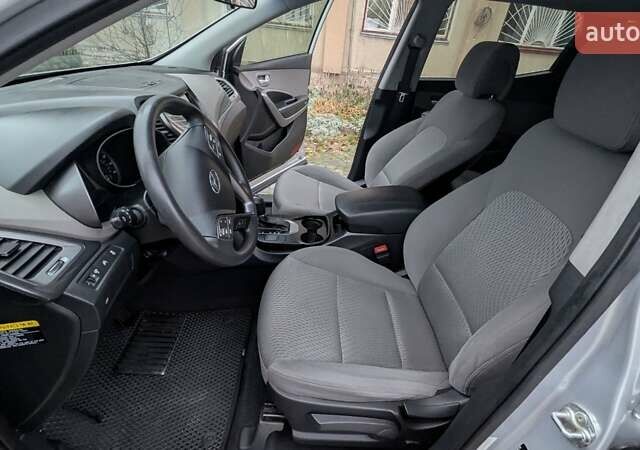 Серый Хендай Санта Фе, объемом двигателя 2.36 л и пробегом 155 тыс. км за 13300 $, фото 12 на Automoto.ua