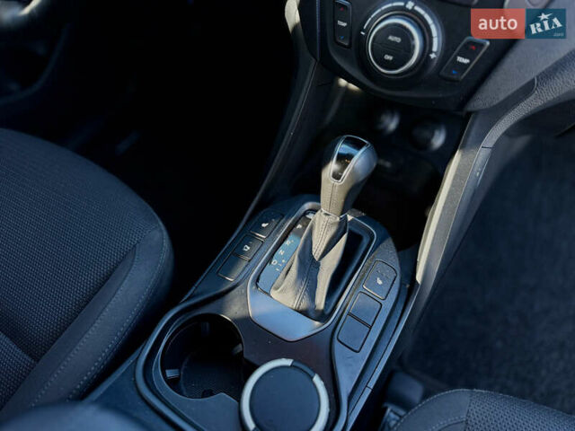 Сірий Хендай Санта Фе, об'ємом двигуна 2.2 л та пробігом 150 тис. км за 17800 $, фото 61 на Automoto.ua