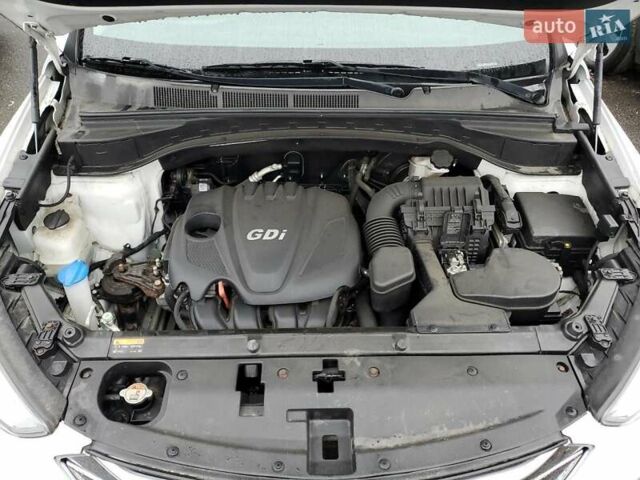 Серый Хендай Санта Фе, объемом двигателя 2.36 л и пробегом 150 тыс. км за 2200 $, фото 11 на Automoto.ua