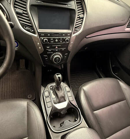 Серый Хендай Санта Фе, объемом двигателя 2 л и пробегом 126 тыс. км за 19000 $, фото 22 на Automoto.ua