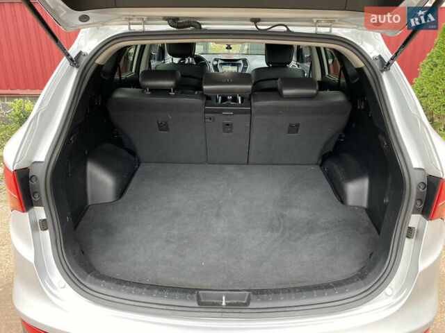 Серый Хендай Санта Фе, объемом двигателя 2 л и пробегом 153 тыс. км за 17500 $, фото 9 на Automoto.ua