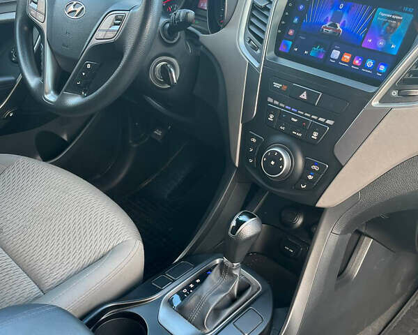 Хендай Санта Фе 2015 в Кривом Роге на Automoto.ua Серый Хендай Санта Фе, объемом двигателя 2.36 л и пробегом 159 тыс. км за 14500 $, фото 7 на Automoto.ua