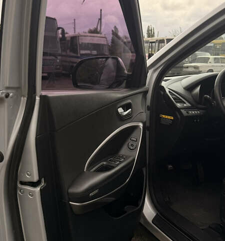 Серый Хендай Санта Фе, объемом двигателя 2 л и пробегом 126 тыс. км за 19000 $, фото 13 на Automoto.ua