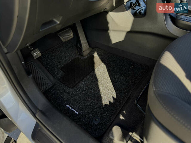 Сірий Хендай Санта Фе, об'ємом двигуна 2.2 л та пробігом 150 тис. км за 17800 $, фото 56 на Automoto.ua