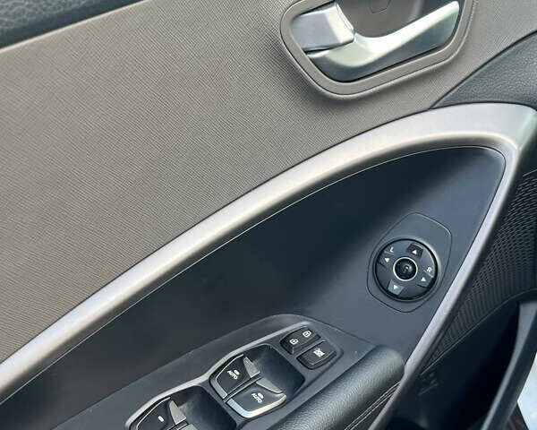 Хендай Санта Фе 2015 в Кривом Роге на Automoto.ua Серый Хендай Санта Фе, объемом двигателя 2.36 л и пробегом 159 тыс. км за 14500 $, фото 12 на Automoto.ua