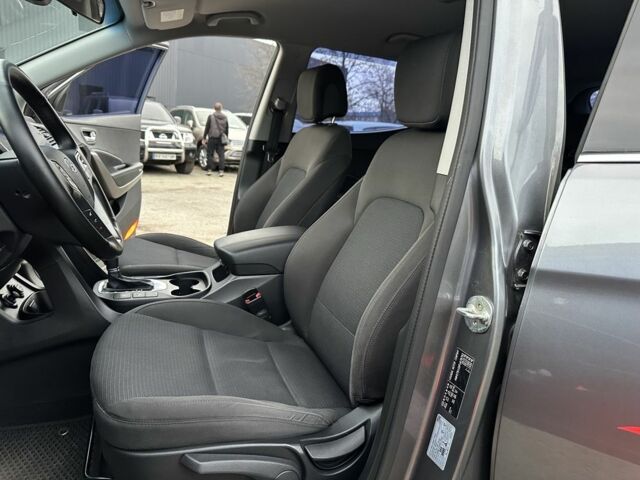 Серый Хендай Санта Фе, объемом двигателя 2.4 л и пробегом 147 тыс. км за 17399 $, фото 7 на Automoto.ua