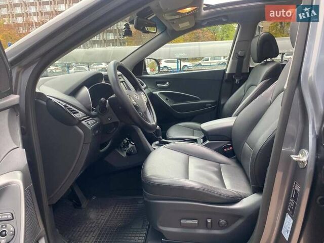 Серый Хендай Санта Фе, объемом двигателя 2.2 л и пробегом 141 тыс. км за 19900 $, фото 7 на Automoto.ua