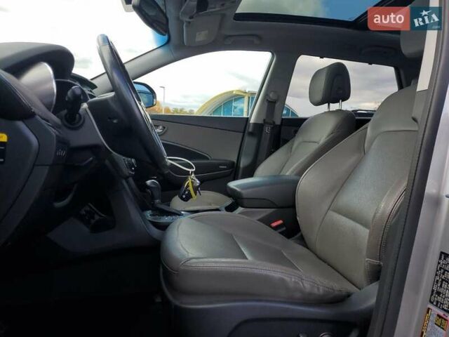 Серый Хендай Санта Фе, объемом двигателя 3.3 л и пробегом 168 тыс. км за 2200 $, фото 6 на Automoto.ua