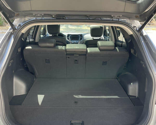 Серый Хендай Санта Фе, объемом двигателя 2.2 л и пробегом 150 тыс. км за 19200 $, фото 7 на Automoto.ua