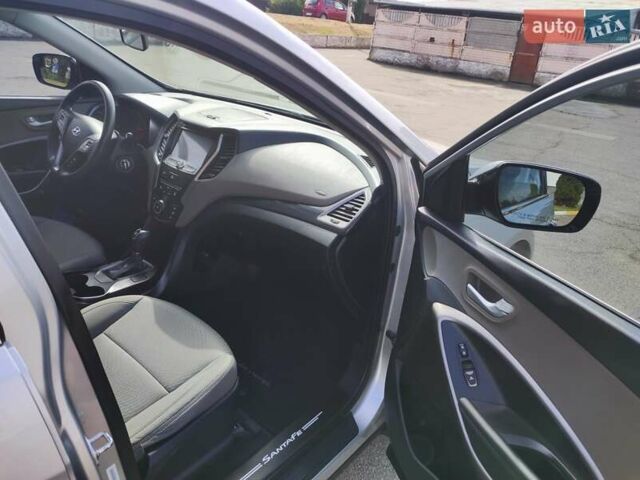 Серый Хендай Санта Фе, объемом двигателя 2.36 л и пробегом 200 тыс. км за 13600 $, фото 10 на Automoto.ua