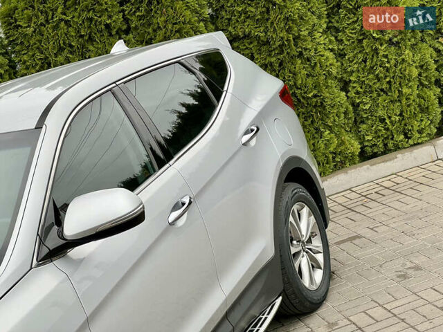 Серый Хендай Санта Фе, объемом двигателя 2 л и пробегом 194 тыс. км за 17900 $, фото 9 на Automoto.ua