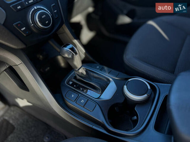 Сірий Хендай Санта Фе, об'ємом двигуна 2.2 л та пробігом 150 тис. км за 17800 $, фото 71 на Automoto.ua