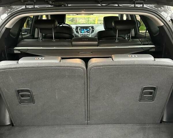 Серый Хендай Санта Фе, объемом двигателя 2.2 л и пробегом 179 тыс. км за 21500 $, фото 18 на Automoto.ua