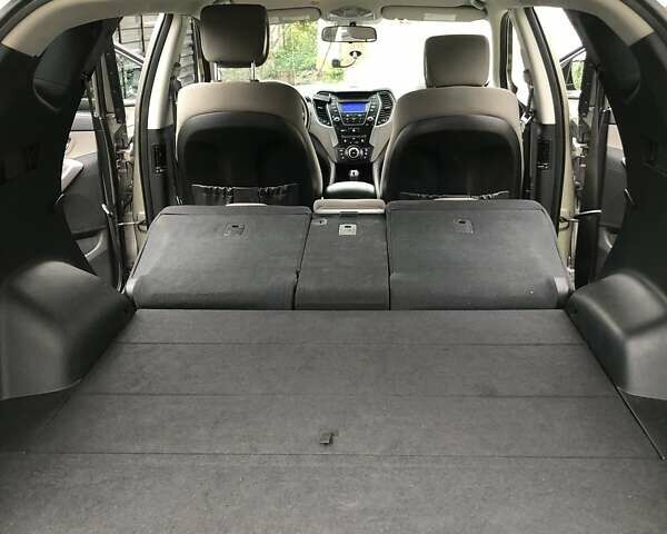 Серый Хендай Санта Фе, объемом двигателя 2.4 л и пробегом 191 тыс. км за 15000 $, фото 1 на Automoto.ua