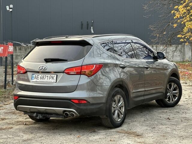 Серый Хендай Санта Фе, объемом двигателя 2.4 л и пробегом 147 тыс. км за 17399 $, фото 1 на Automoto.ua