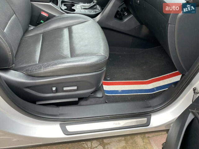 Серый Хендай Санта Фе, объемом двигателя 2 л и пробегом 153 тыс. км за 17500 $, фото 11 на Automoto.ua