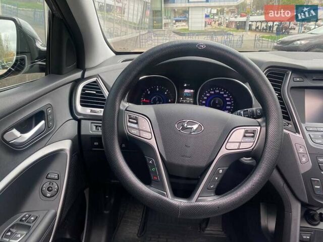 Серый Хендай Санта Фе, объемом двигателя 2.2 л и пробегом 141 тыс. км за 19900 $, фото 20 на Automoto.ua