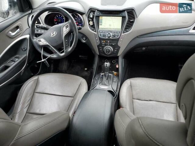 Серый Хендай Санта Фе, объемом двигателя 2.36 л и пробегом 150 тыс. км за 2200 $, фото 7 на Automoto.ua