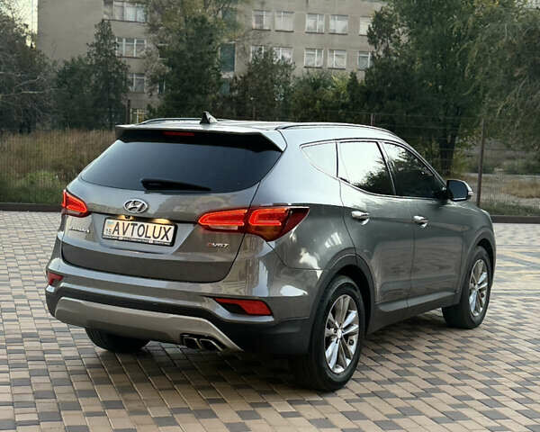 Серый Хендай Санта Фе, объемом двигателя 2 л и пробегом 207 тыс. км за 18500 $, фото 3 на Automoto.ua