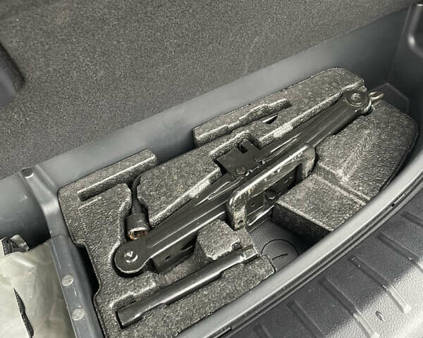 Серый Хендай Санта Фе, объемом двигателя 2.36 л и пробегом 183 тыс. км за 13800 $, фото 55 на Automoto.ua