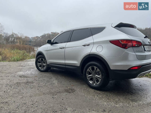 Серый Хендай Санта Фе, объемом двигателя 2.36 л и пробегом 183 тыс. км за 13800 $, фото 8 на Automoto.ua