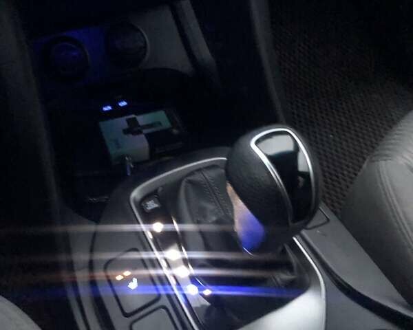 Серый Хендай Санта Фе, объемом двигателя 2.4 л и пробегом 191 тыс. км за 15000 $, фото 13 на Automoto.ua