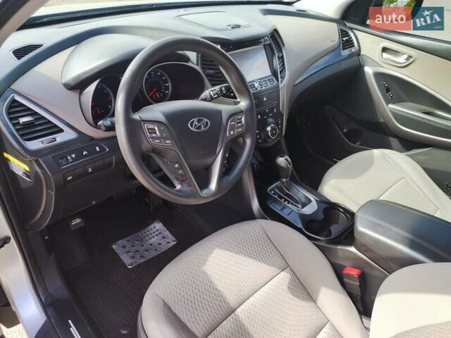 Серый Хендай Санта Фе, объемом двигателя 2.36 л и пробегом 200 тыс. км за 13600 $, фото 11 на Automoto.ua