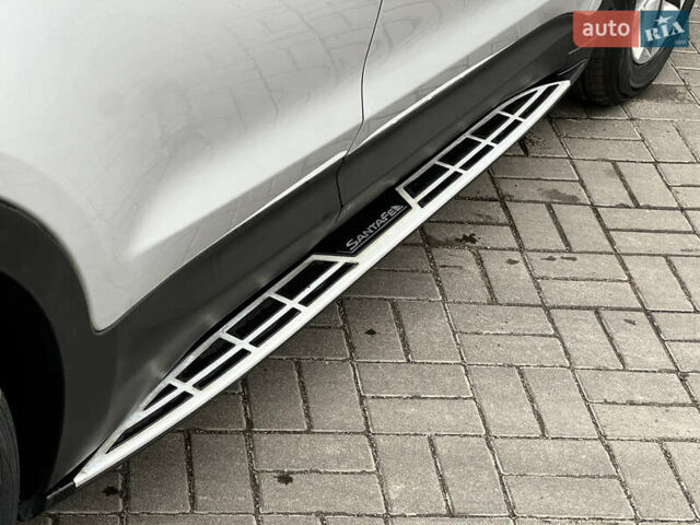 Серый Хендай Санта Фе, объемом двигателя 2 л и пробегом 194 тыс. км за 17900 $, фото 19 на Automoto.ua