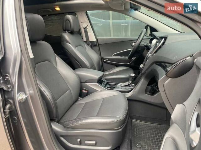 Серый Хендай Санта Фе, объемом двигателя 2.2 л и пробегом 141 тыс. км за 19900 $, фото 9 на Automoto.ua