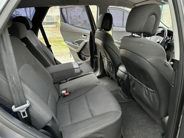 Серый Хендай Санта Фе, объемом двигателя 2.4 л и пробегом 147 тыс. км за 17399 $, фото 9 на Automoto.ua