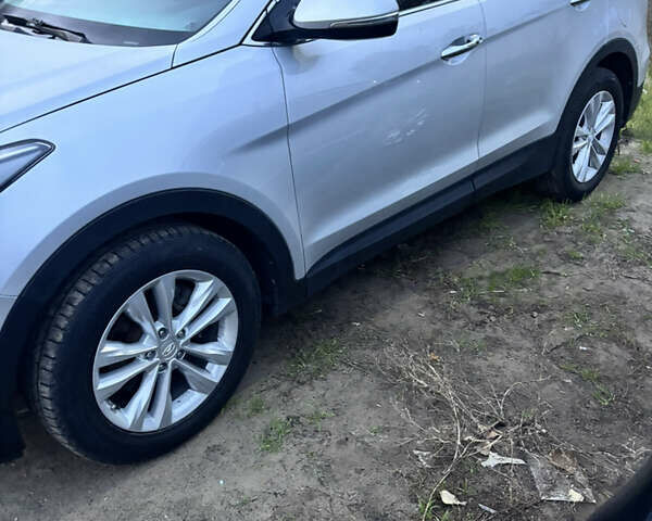 Сірий Хендай Санта Фе, об'ємом двигуна 2 л та пробігом 125 тис. км за 19000 $, фото 4 на Automoto.ua