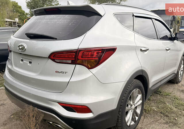 Серый Хендай Санта Фе, объемом двигателя 2 л и пробегом 126 тыс. км за 19000 $, фото 8 на Automoto.ua