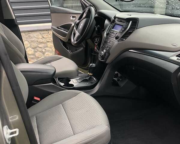 Серый Хендай Санта Фе, объемом двигателя 2.4 л и пробегом 191 тыс. км за 15000 $, фото 8 на Automoto.ua