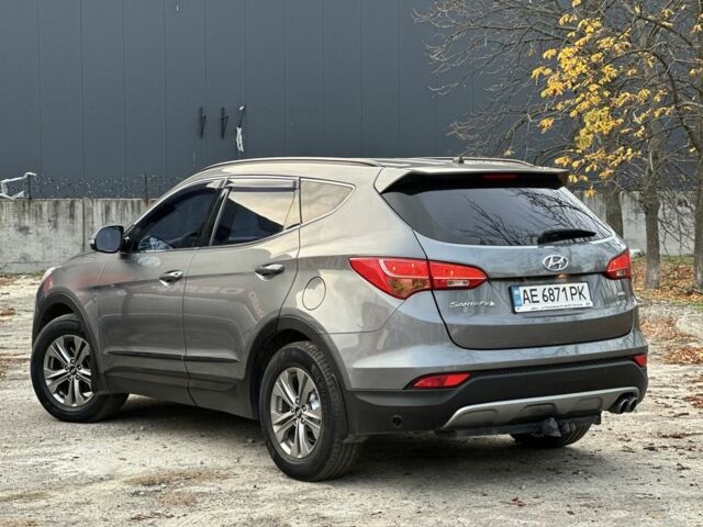 Серый Хендай Санта Фе, объемом двигателя 2.4 л и пробегом 147 тыс. км за 17399 $, фото 4 на Automoto.ua