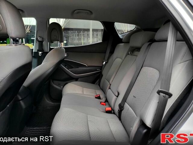 Серый Хендай Санта Фе, объемом двигателя 2.4 л и пробегом 126 тыс. км за 12900 $, фото 3 на Automoto.ua