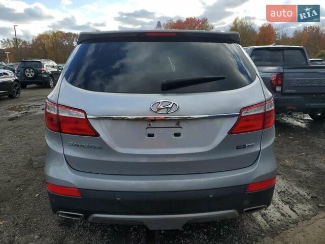 Серый Хендай Санта Фе, объемом двигателя 3.3 л и пробегом 168 тыс. км за 2200 $, фото 5 на Automoto.ua