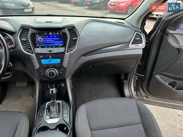 Сірий Хендай Санта Фе, об'ємом двигуна 2.4 л та пробігом 147 тис. км за 17400 $, фото 28 на Automoto.ua