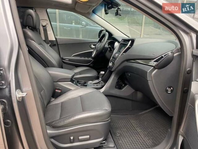 Серый Хендай Санта Фе, объемом двигателя 2.2 л и пробегом 141 тыс. км за 19900 $, фото 10 на Automoto.ua