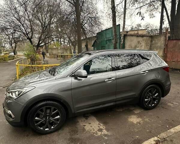 Серый Хендай Санта Фе, объемом двигателя 2.2 л и пробегом 179 тыс. км за 21500 $, фото 3 на Automoto.ua