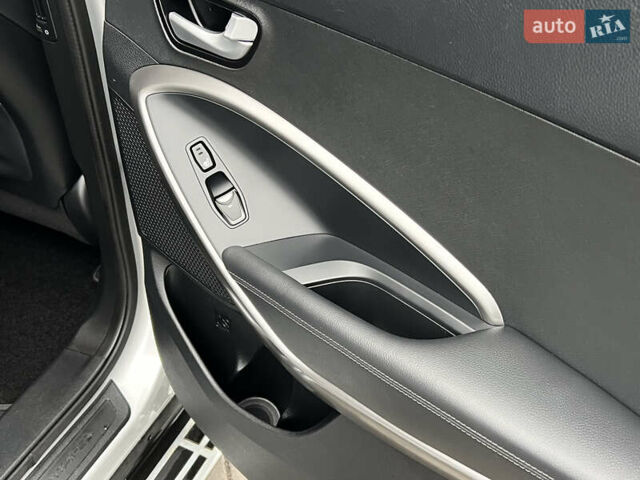 Серый Хендай Санта Фе, объемом двигателя 2 л и пробегом 194 тыс. км за 17900 $, фото 27 на Automoto.ua