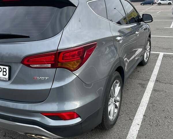 Серый Хендай Санта Фе, объемом двигателя 2 л и пробегом 160 тыс. км за 19700 $, фото 13 на Automoto.ua