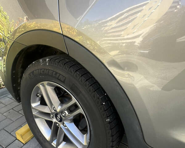 Серый Хендай Санта Фе, объемом двигателя 2.36 л и пробегом 145 тыс. км за 13500 $, фото 8 на Automoto.ua