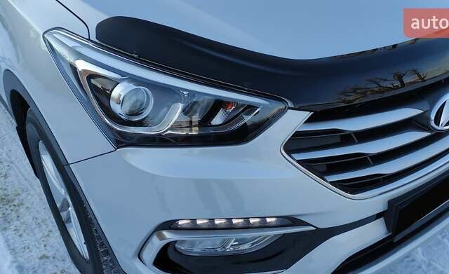 Серый Хендай Санта Фе, объемом двигателя 2.36 л и пробегом 100 тыс. км за 19500 $, фото 4 на Automoto.ua