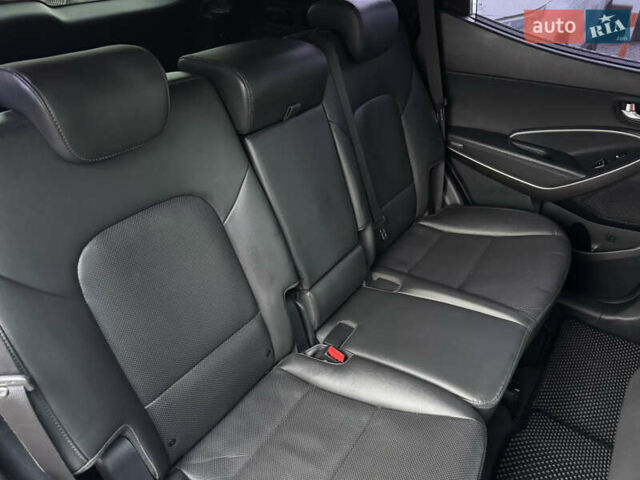 Серый Хендай Санта Фе, объемом двигателя 2 л и пробегом 137 тыс. км за 20500 $, фото 17 на Automoto.ua