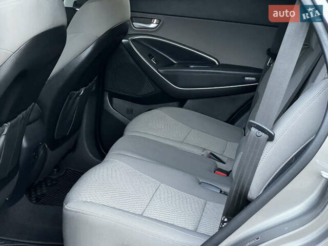 Серый Хендай Санта Фе, объемом двигателя 2.36 л и пробегом 147 тыс. км за 14700 $, фото 104 на Automoto.ua