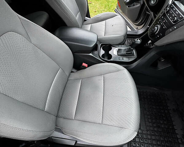 Серый Хендай Санта Фе, объемом двигателя 2.36 л и пробегом 133 тыс. км за 13800 $, фото 27 на Automoto.ua