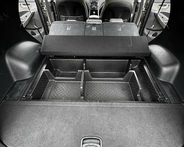 Серый Хендай Санта Фе, объемом двигателя 2.36 л и пробегом 133 тыс. км за 13800 $, фото 26 на Automoto.ua