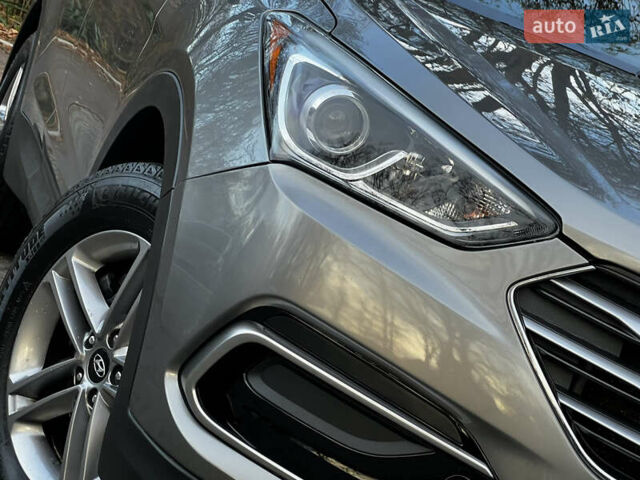 Серый Хендай Санта Фе, объемом двигателя 2.36 л и пробегом 147 тыс. км за 14700 $, фото 25 на Automoto.ua