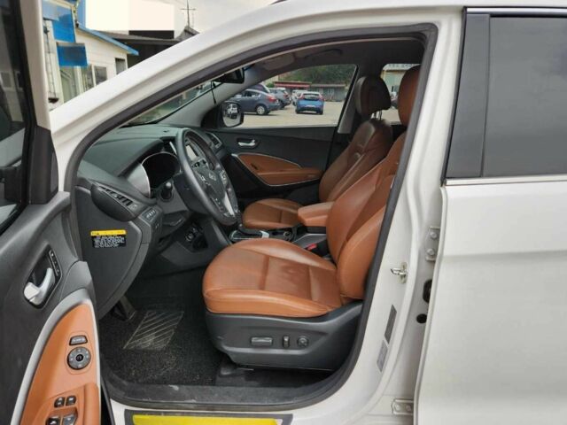 Серый Хендай Санта Фе, объемом двигателя 2 л и пробегом 76 тыс. км за 7999 $, фото 5 на Automoto.ua